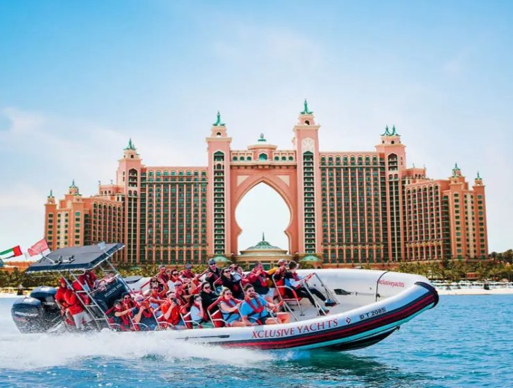 Speed Boat 90 Minutes Guided Sightseeing Tour – Dubai